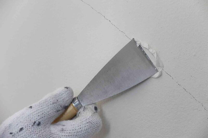 Plaster wall repair tools for filling up a crack